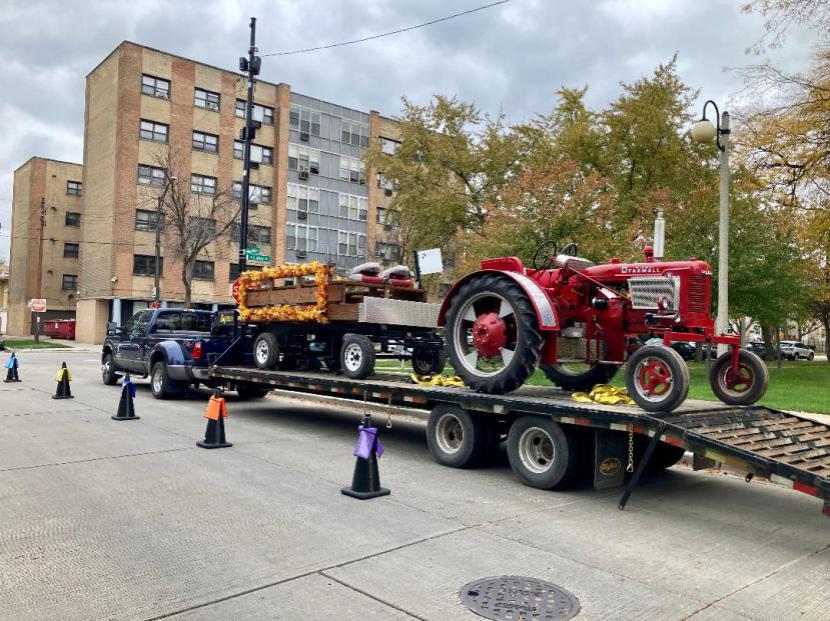 Jaguar Convertible (seasonal) and Tractor Wagon set up is available year round for Chicago Entertainment Rental, Chicago Event Rental, Chicago Party Rental, and can be used for promotional needs like Chicago Parades!  Corporate Events, Municipal Events!