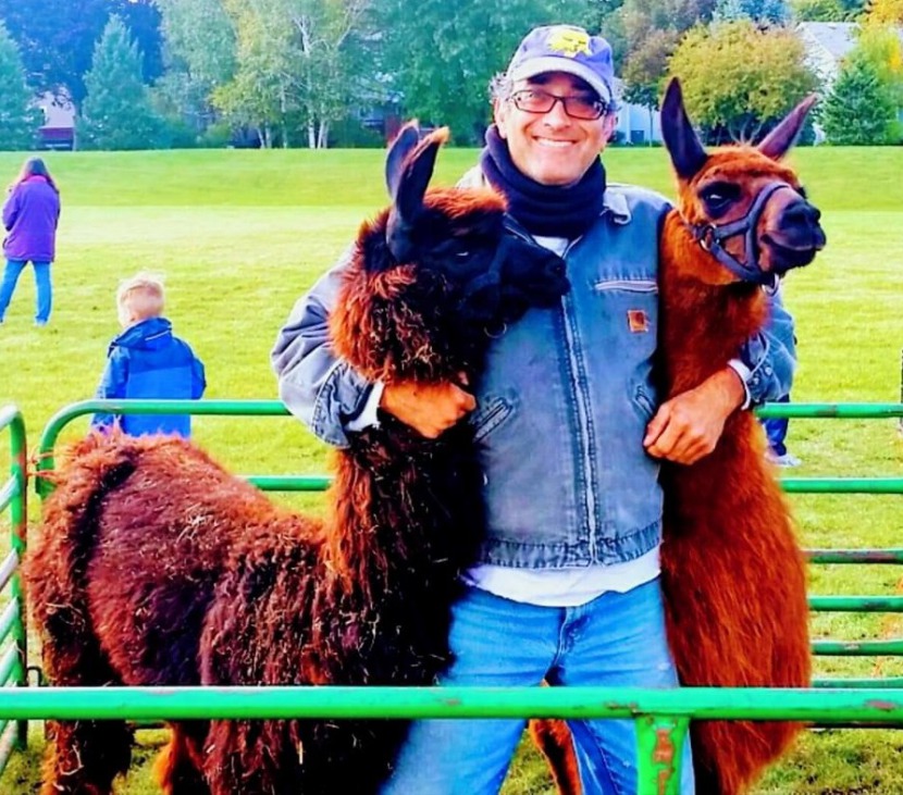 Our Tractor Wagon set up is available year round for entertainment rentals, event rentals, party rentals, and can be used for promotional needs like Chicago Parades!  Book Chicago Hayrides for your Corporate Events, Church Events, Company Parties